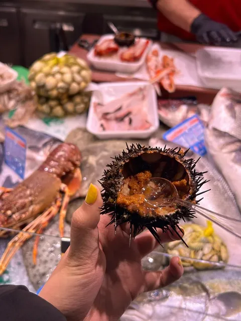 🇪🇸 Barcelona’s Santa Caterina Market: Seafood Heaven!
