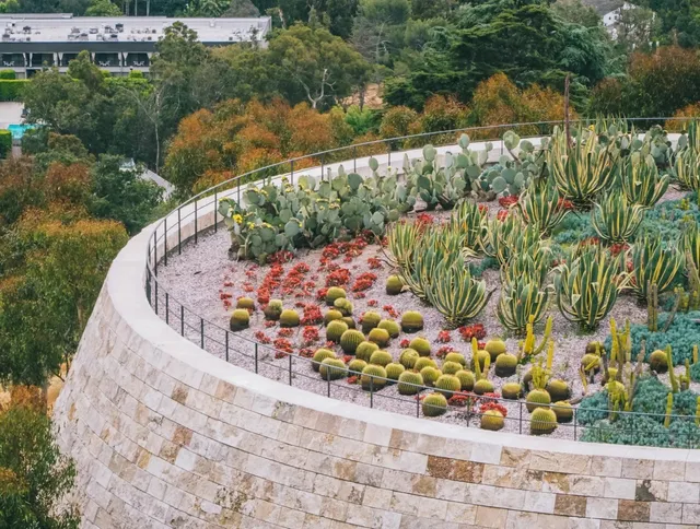 One of the Must - Visit Spots in Los Angeles: The Getty Center 🌴（2）