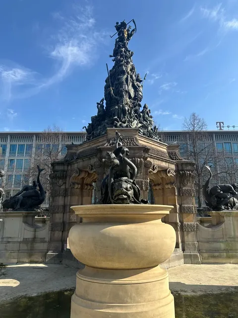 Stunning Water Tower Square + Shopping Paradise!😍