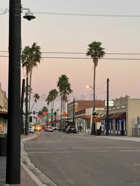 Tampa Part 1️⃣ | Awesome Graffiti & Super Photogenic Spots! 📷