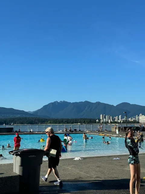 🇨🇦 Checked out Vancouver’s Longest Saltwater Pool! 🐚𓈒𓂂🌊⭒˚🐋