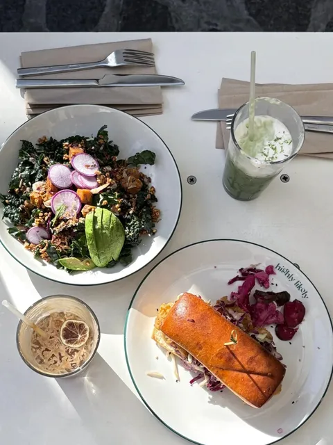 LA | Enjoying Brunch in the Sun-Drenched Courtyard 🌿☀️