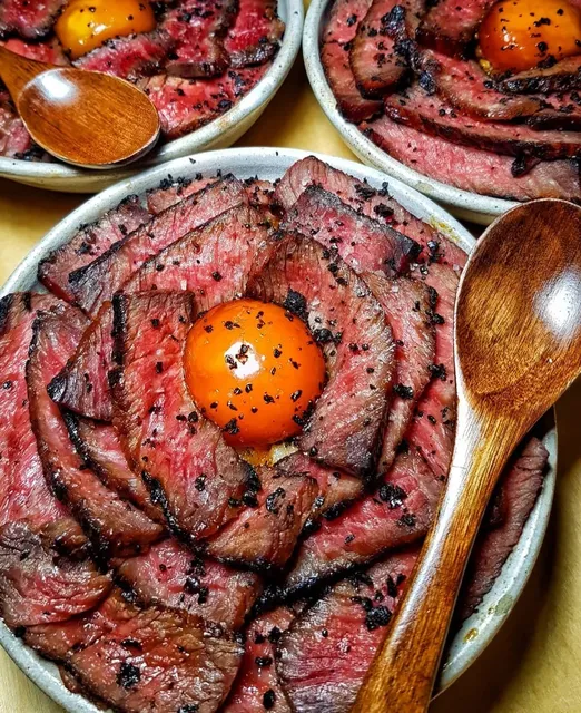 Meat Mountain!  Super Delicious Wagyu Don Bowl！！！🍱