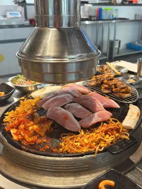 LA Korean BBQ｜This Place Gives Away SO MUCH Free Stuff! 