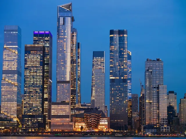 New York: Glamour & Light Through the Lens｜A Photographer’s Memory