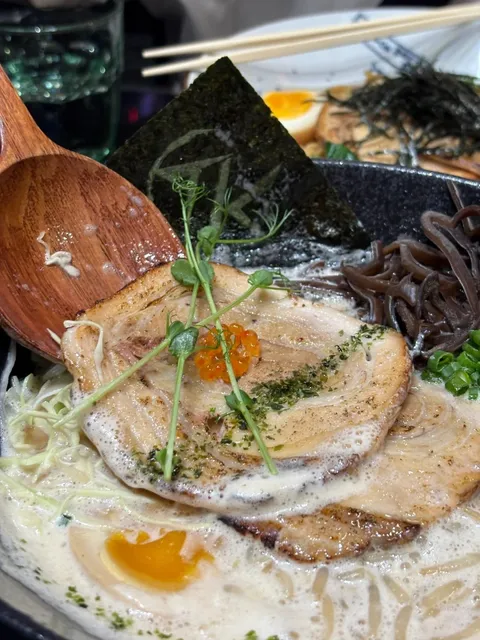 ​This Tonkotsu Ramen in Paris is UNREAL 😋​​