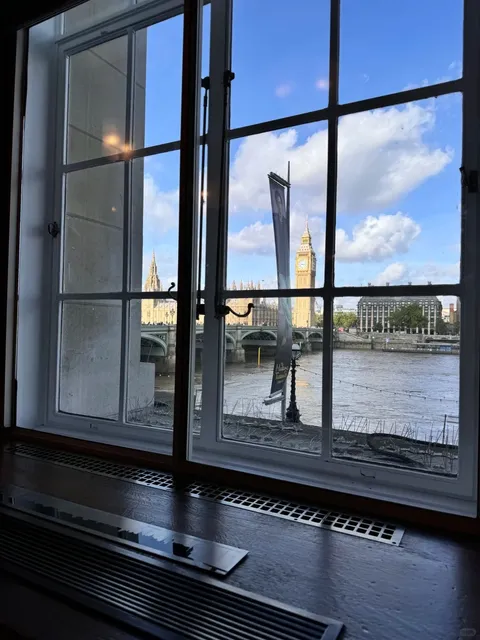 🇬🇧 London Hotel Review: Absolutely Incredible! 🏨✨