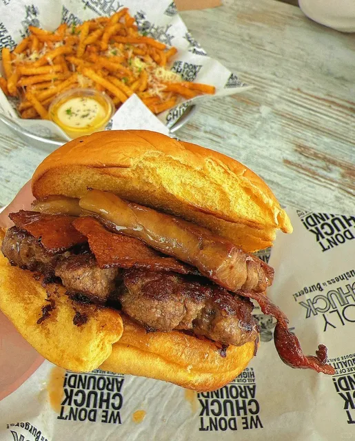 🇨🇦 Found My Life’s Top 1 Truffle Fries at This Foie Gras Burger Spot