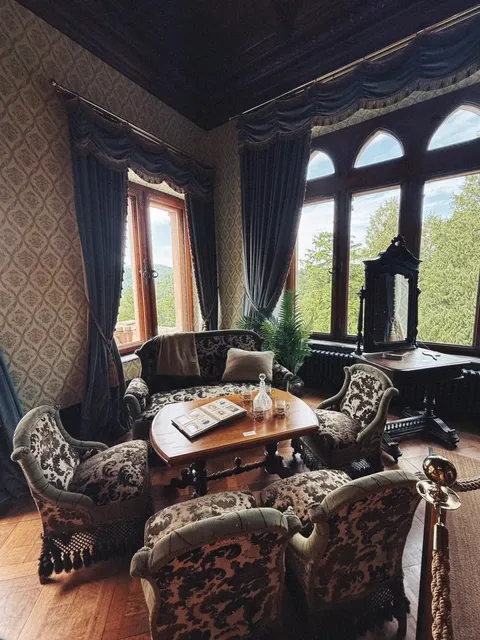 ✨🌲 Complete Guide to Hiking to Drachenburg Castle + Visit