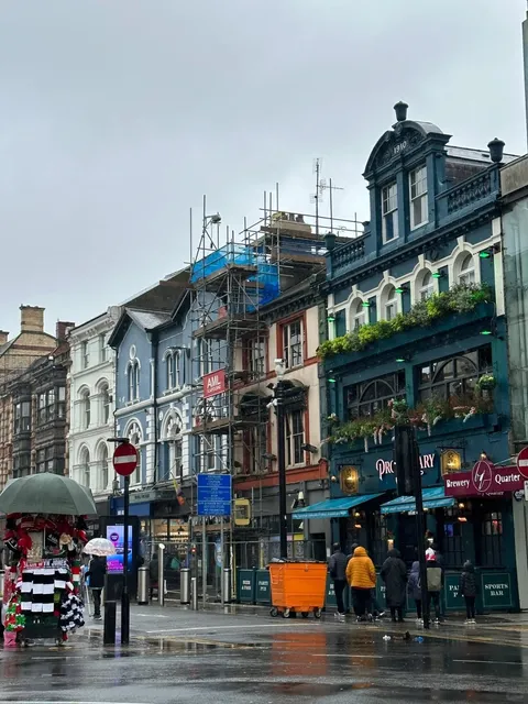 🏴󠁧󠁢󠁷󠁬󠁳󠁿 Cardiff Adventure: A Day of Happy Accidents