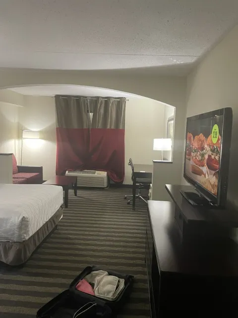 Not a Bad Choice: Close to Gaylord Convention Center 🏢✅