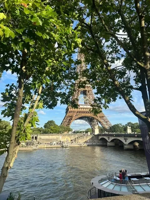 🗼 Seine River Bank 🗼 A must-visit landmark in Paris!