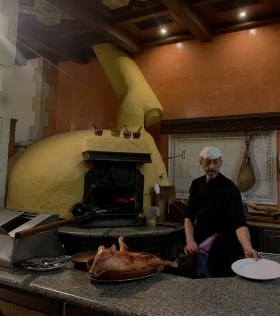 Waren shop | Spanish roast suckling pig and lamb leg 🐑🐷