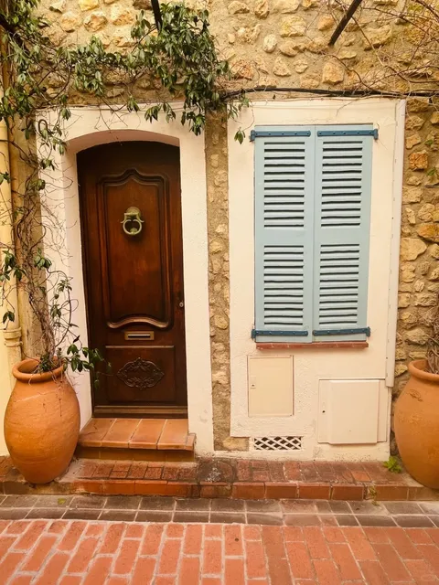 🇫🇷 Antibes: Where You Can Ski in the Morning & Sail by Afternoon!