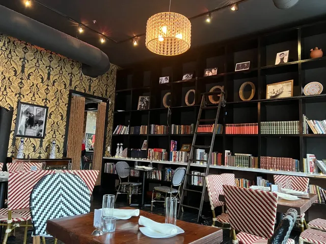 Estragon Tapas - Where Salvador Dalí Dines with You 🎨🍷  