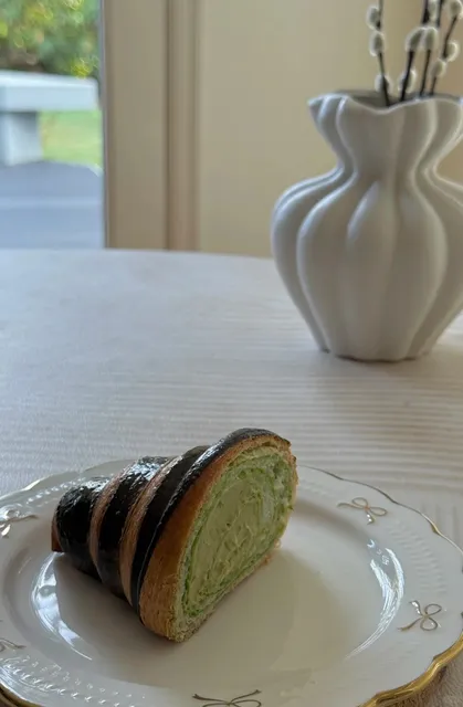 Finally Tried the Viral Christmas Tree Croissant 🎄🥐