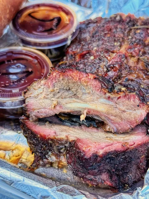 BBQ Flavor & Flavorful BBQ: Austin’s Soul Food Sanctuary 🍖💫🌴