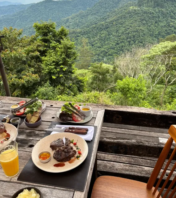 🇧🇷 Surroundings | Little Switzerland ⛰ Beautiful forest restaurant