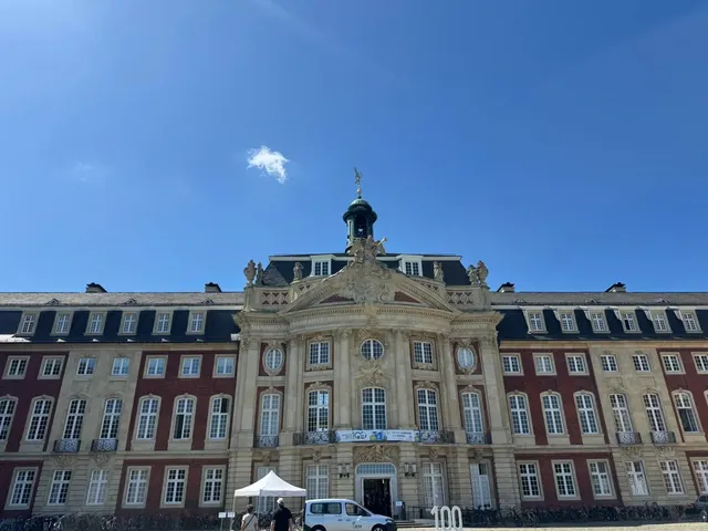 🇩🇪 Münster: A Day of History, Horticulture & Healing Sunlight