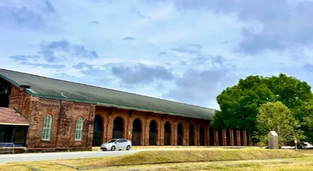 🏘️ Yamacraw Village | A Historic Community with River Views