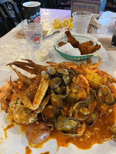 The Boiling Crab🦀: A Seafood Feast to Remember! 🏝🌞
