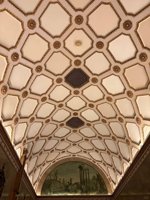 New York's Top-Notch Old Money Italian Restaurant 🌟