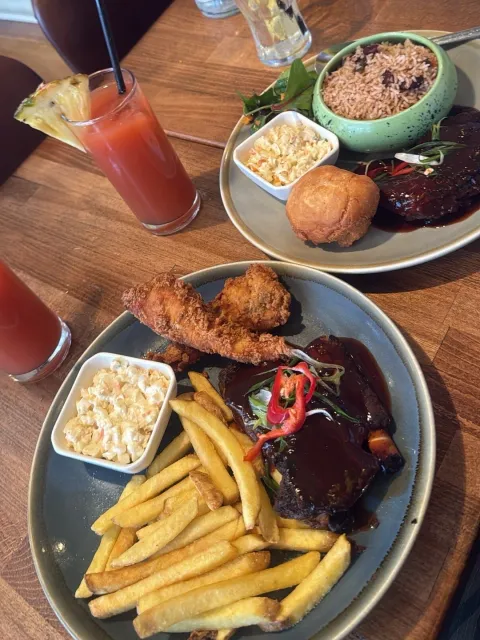 🥂 10/10 Brunch – Strong Drinks & Endless Good Vibes! 🥂