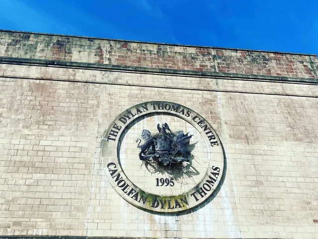 🏴󠁧󠁢󠁷󠁬󠁳󠁿 Wales Trip Day 1: Swansea Slow Living