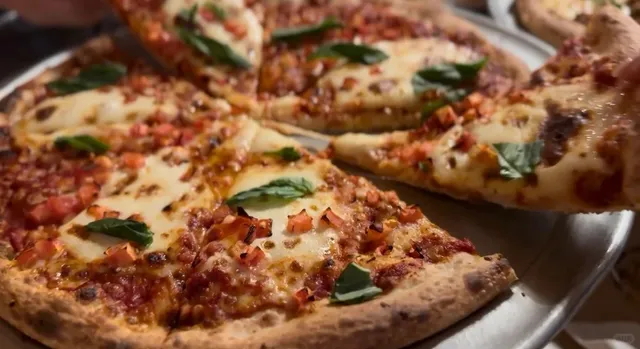 📍Bryce Canyon’s Hidden Gem Pizza Shop 🍕