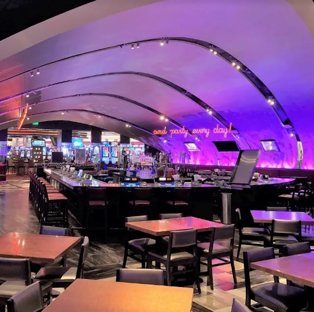 Delicious Food and Music in a Hidden Corner!