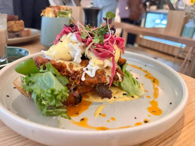 Dunedin Brunch Alert! 🍳☕ Move Over Plato – Buster Greens is the REAL 