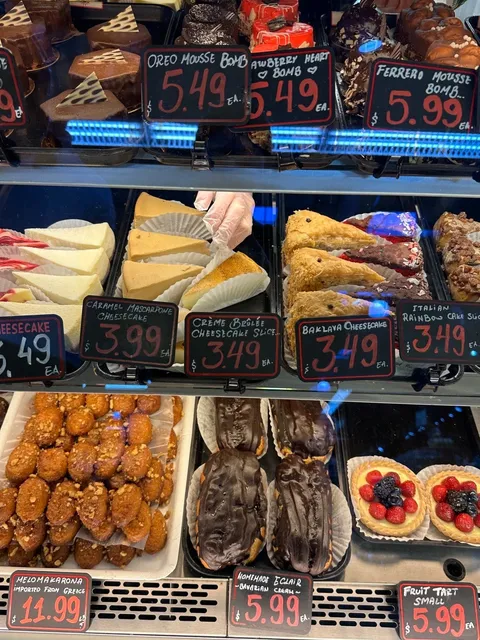 🇺🇸 Chicago｜No One Can Resist the Fresh Farms Dessert Case 🍰✨