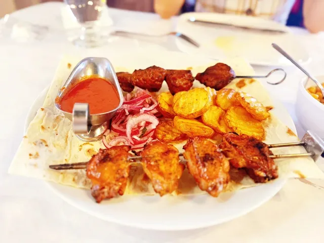 Glendale | Don’t Miss These Middle Eastern “Big Buns”!