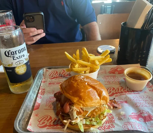 🍔 So Many Choices – A Foodie’s Dream Spot! 🍔