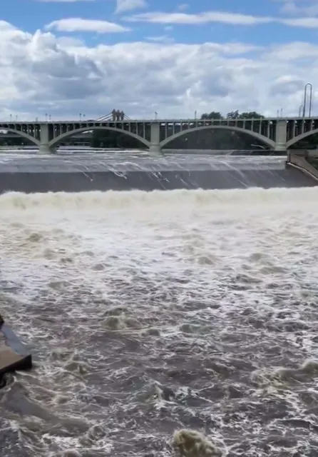 🌉 Twin Cities Skyline | Where the Mississippi Runs Between