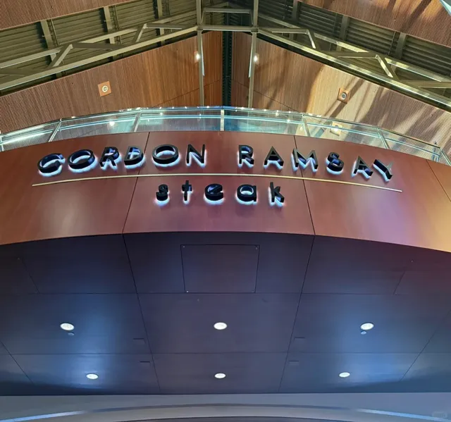 🇨🇦 ​​Gordon Ramsay Steak: Is It Worth the Hype?​​ 🥩💸