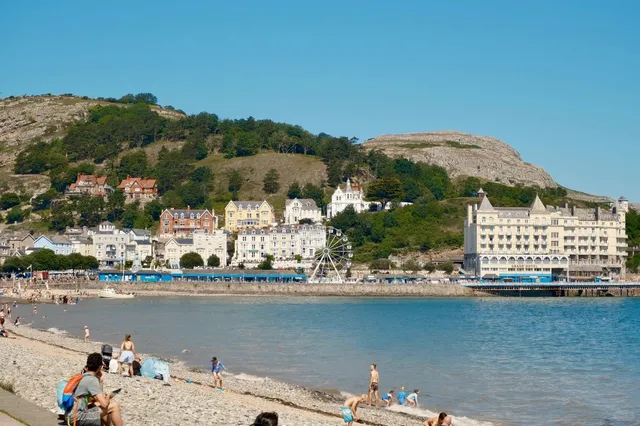 🏴󠁧󠁢󠁷󠁬󠁳󠁿 Llandudno Day Trip Guide 🚂🌊