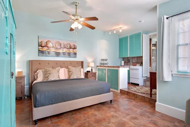 Old Hat, New Magic: Pool, Comfort & Food! 🎩✨