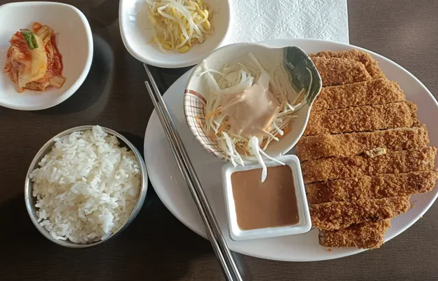 🍜 Kingston Foodie Guide | Hidden Gems for International Students