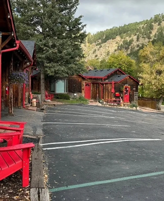 Foot of the Mountain Motel: Reliving Classic American Travel