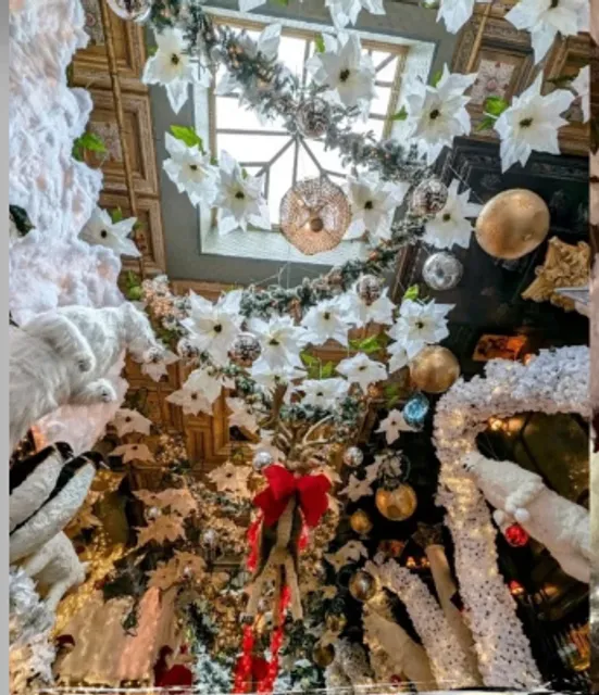 🎄✨ Lillie's Victorian Establishment in New York 🌟