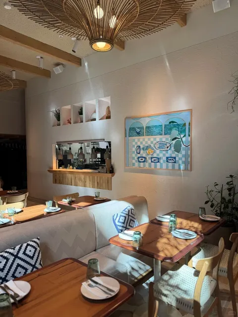 🇬🇧 Milk Beach Soho: A Sunny Aussie Escape in London! ☀️🍹  