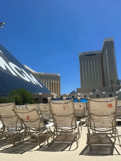 Las Vegas: A Super Fun Hotel – Ended Up Staying Two Extra Nights!