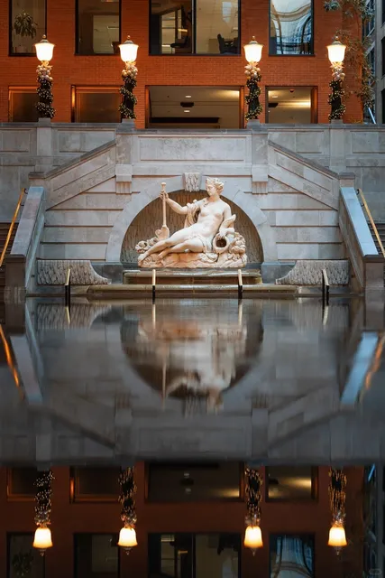 🏙️ Montreal's "Underground City" - A Quirky Tourist Spot? 🚶♂️  