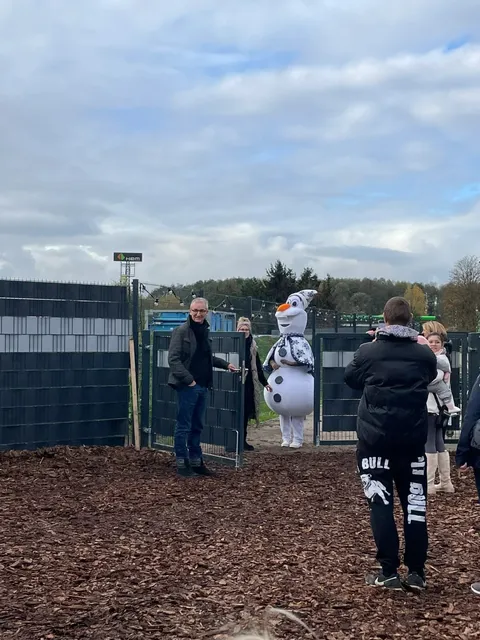 Berlin Family Fun | Holland Park 🌷🎠