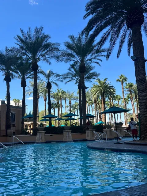 Top Business Hotel in Las Vegas! Free Shuttle to Convention Center 🚌