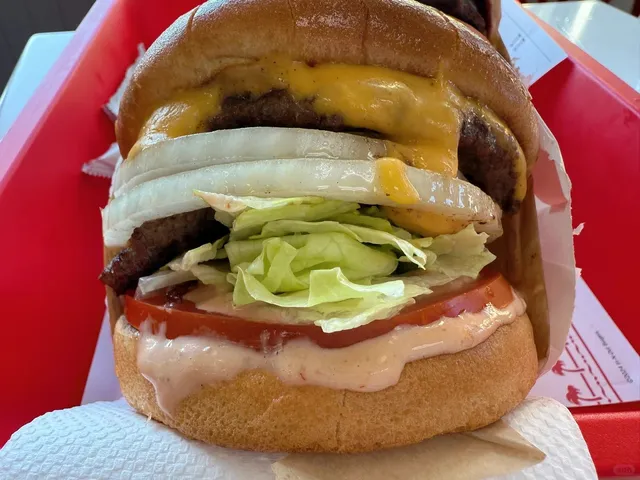 🍔 In-N-Out Burger | A California Icon You Can't Find in New York! 🌟