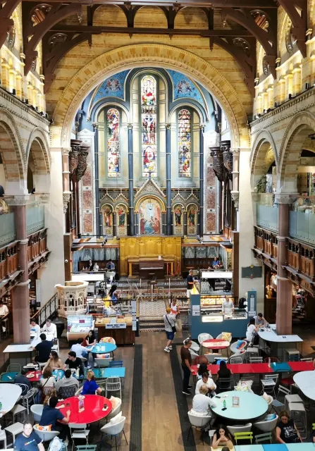 Prime Location & Endless Options – A Foodie’s Delight! 🏙️🍔