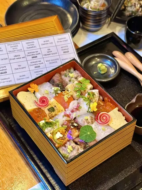 🇨🇦 Vancouver | A Meal So Beautiful, It Almost Feels Wrong to Eat It!