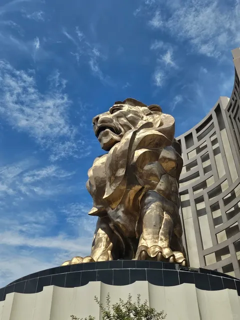 🇺🇸 Las Vegas in One Day – The Ultimate Hotel Walkathon! 🚶‍♀️✨